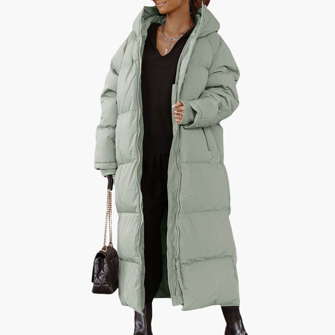 Piumino lungo da donna trapuntato con cappuccio, caldo e alla moda. Cappotto invernale perfetto per stile casual.