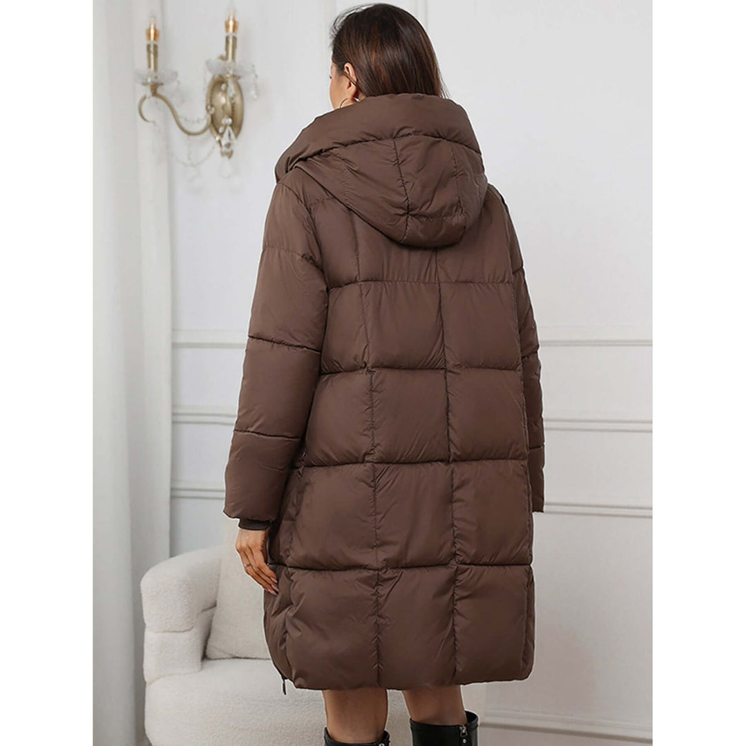 Giacca lunga in piumino per donna, con cappuccio, ideale per l'abbigliamento invernale e calore.