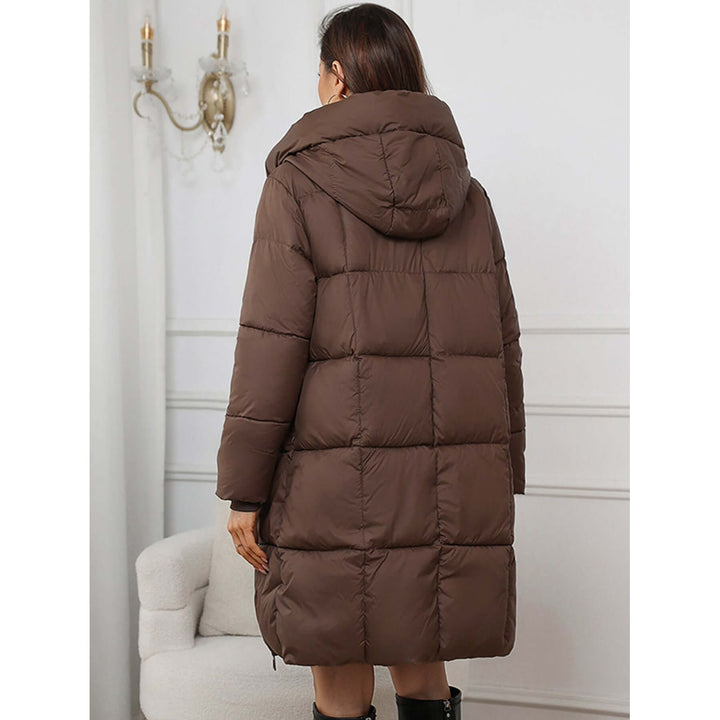 Giacca lunga in piumino per donna, con cappuccio, ideale per l'abbigliamento invernale e calore.