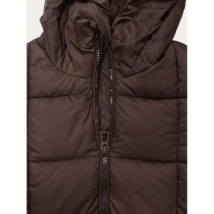 Piumino donna elegante con cappuccio, cerniera e design trapuntato, comfort e moda per l'inverno.