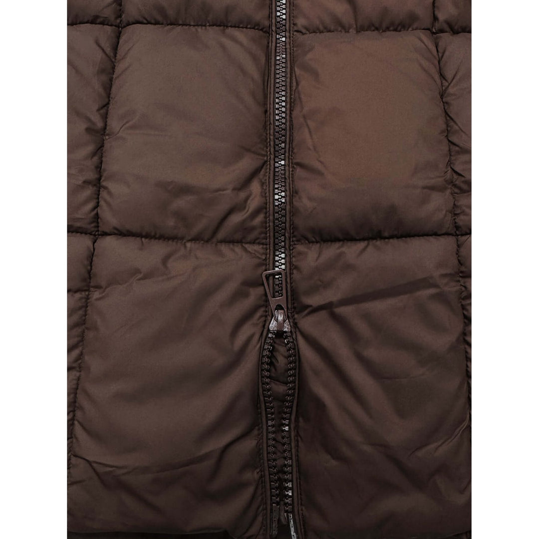 Cappotto invernale donna in piumino, lungo e trapuntato, essenziale per la moda invernale chic.