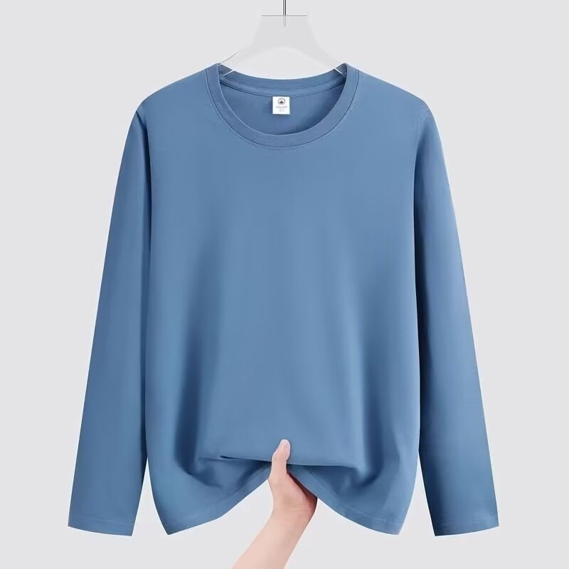 Top donna basic a maniche lunghe girocollo, vestibilità comoda e versatile. Perfetto per un outfit casual quotidiano.