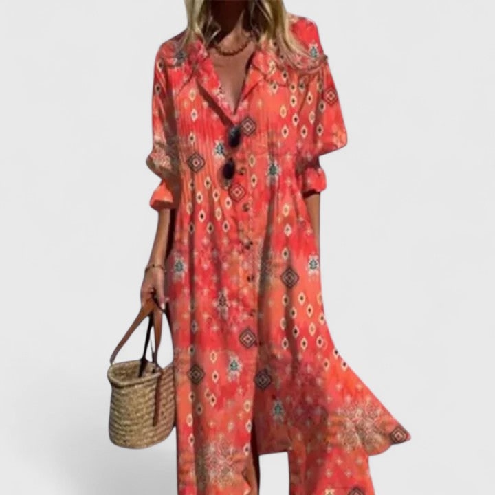Maxi abito camicia da donna con pieghe verticali e chiusura a bottoni. Design a maniche lunghe, molto chic.