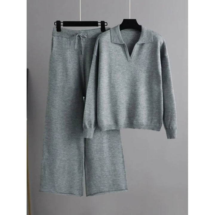 Set due pezzi donna elegante, maglione morbido e pantaloni larghi per massimo comfort e abbigliamento casa moda.
