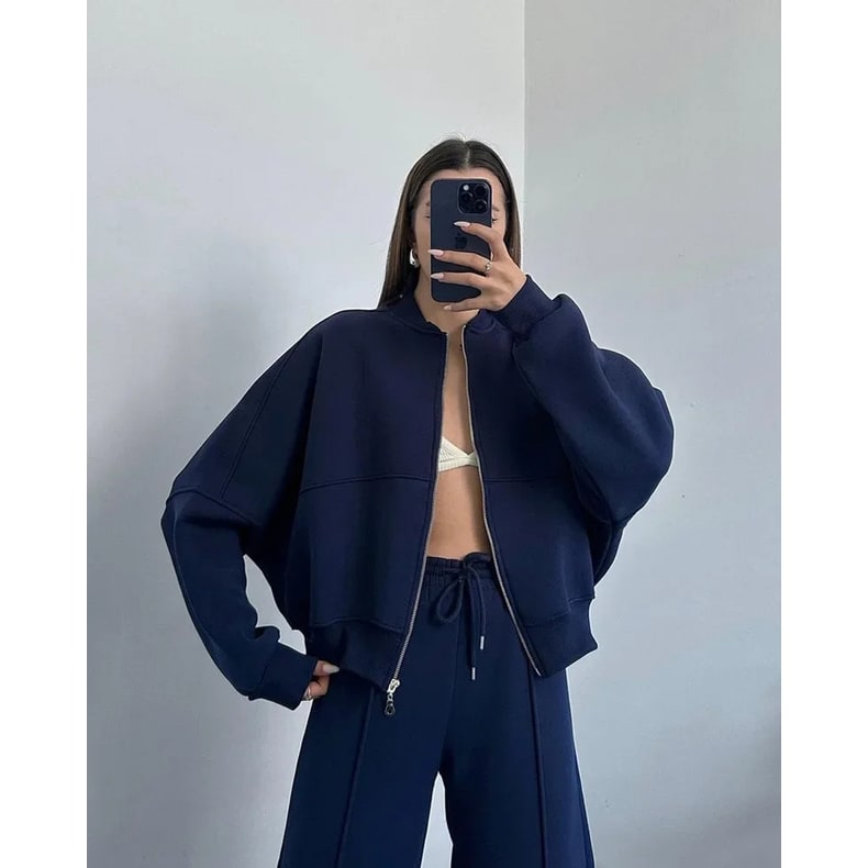 Outfit completo: tuta donna 2 pezzi oversize, giacca con zip e pantaloni gamba larga. Stile casual e comodo.