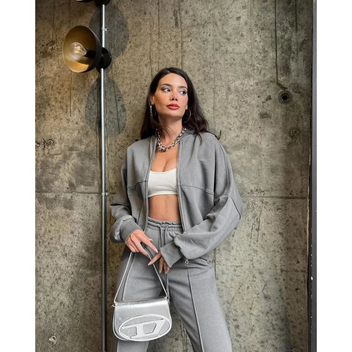 Abbigliamento casual: tuta lounge donna 2 pezzi oversize, pantaloni gamba larga, completo versatile e comodo.