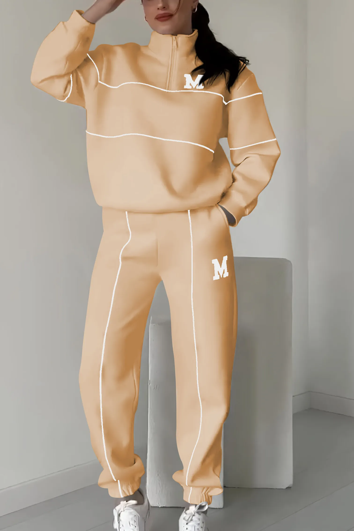 Tuta donna versatile per salotto: felpa mezza zip e jogger. Look casual-chic, comfort e moda.