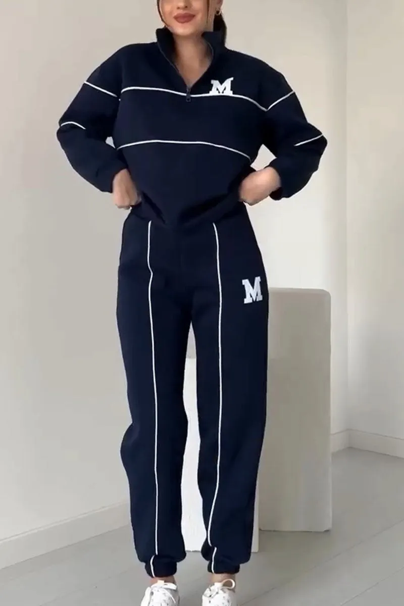 Set athleisure donna con felpa mezza zip e pantaloni jogger. Perfetta per comfort e stile sportivo elegante.