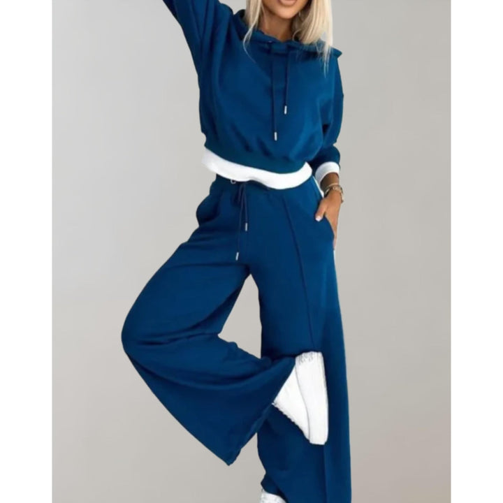 Abbigliamento casa donna: set completo loungewear con felpa corta e pantaloni ampi. Ideale per il massimo comfort.