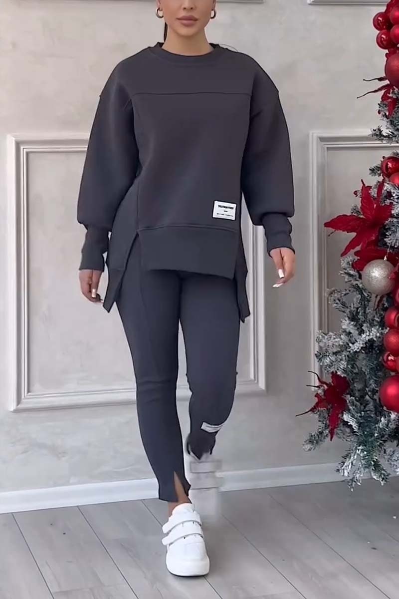 Felpa oversize e leggings slim in un set loungewear comodo per donna, ottimo per relax e stile quotidiano.