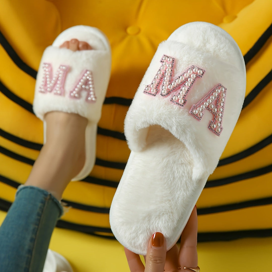 Pantofole casa donna stile Mama, design aperto e comfort unico. Perfette per il relax, un regalo ideale per la mamma.