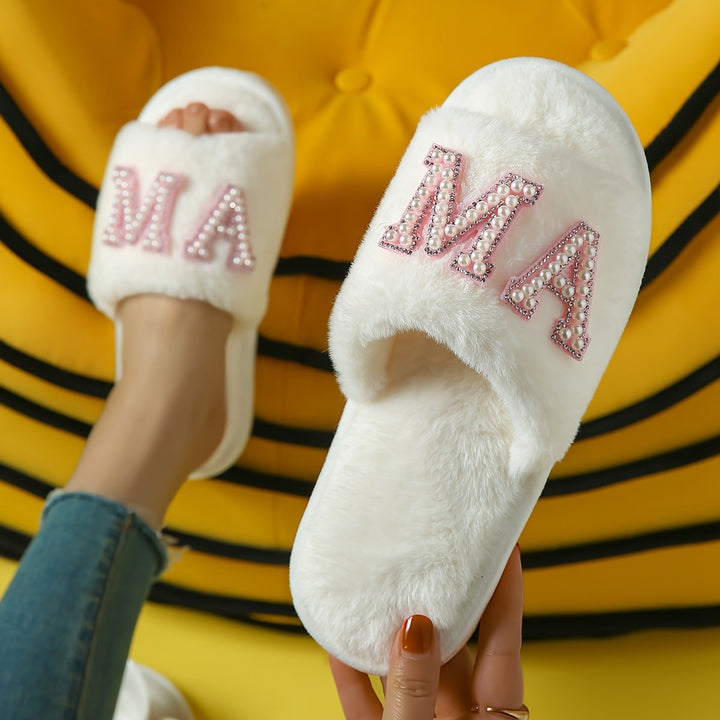 Pantofole casa donna stile Mama, design aperto e comfort unico. Perfette per il relax, un regalo ideale per la mamma.
