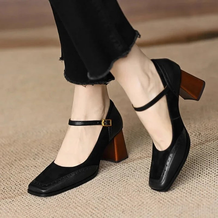 Scarpe décolleté Mary Jane da donna con tacco a blocco, punta quadrata e cinturino. Comfort ed eleganza per ufficio.