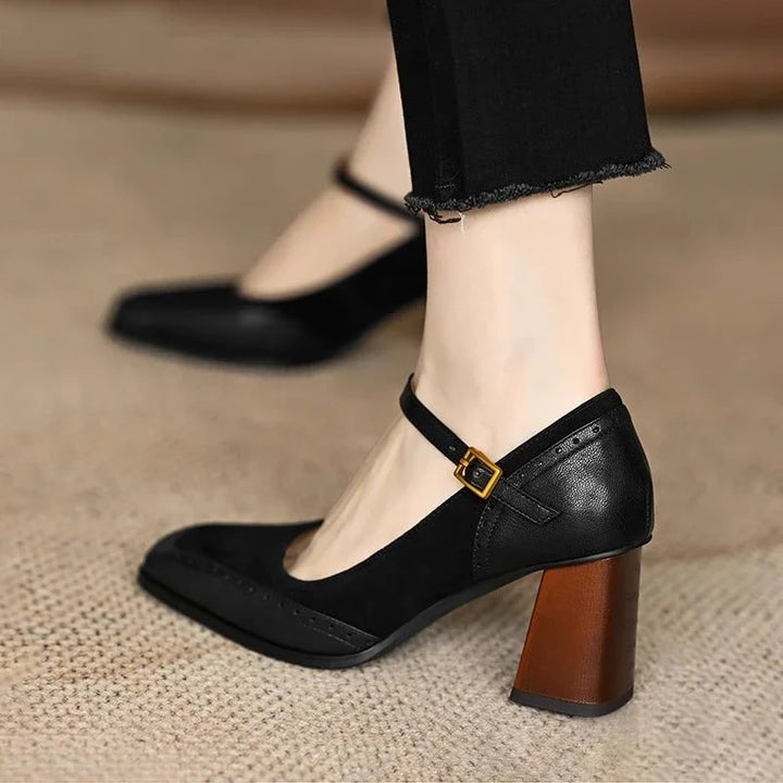 Mary Jane da donna con tacco a blocco, punta quadrata e cinturino. Scarpe eleganti e confortevoli per ogni occasione.