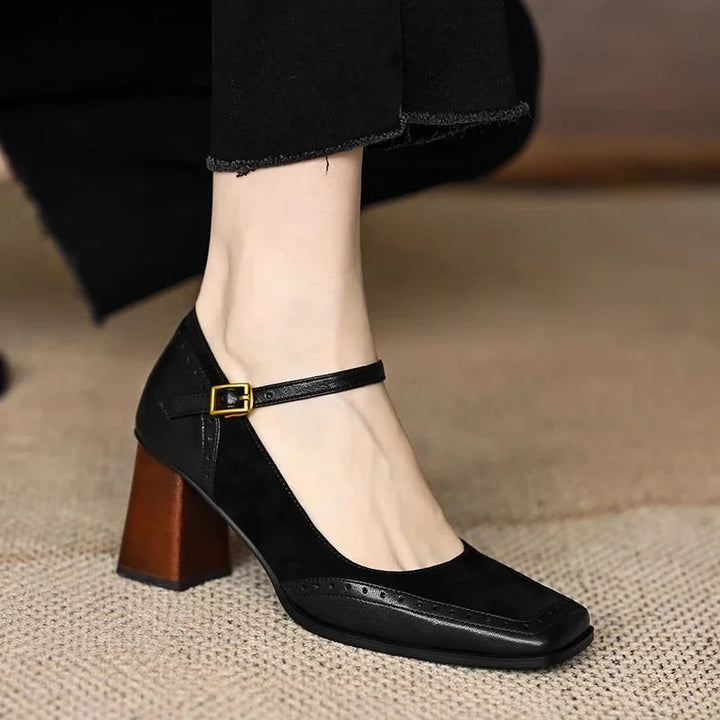 Mary Jane da donna con tacco medio a blocco, punta quadrata. Perfette per un look casual chic o elegante in ufficio.