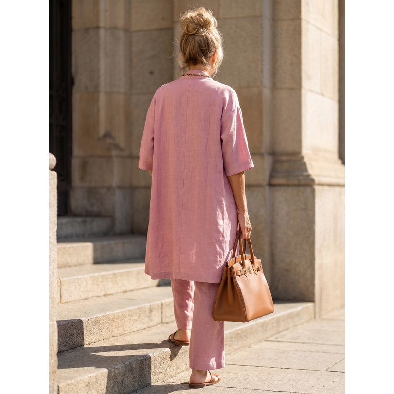 Abbigliamento femminile primavera estate: completo coordinato con cardigan lungo e pantaloni a gamba larga.