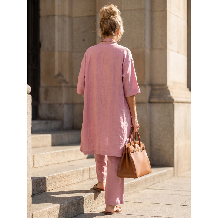 Abbigliamento femminile primavera estate: completo coordinato con cardigan lungo e pantaloni a gamba larga.