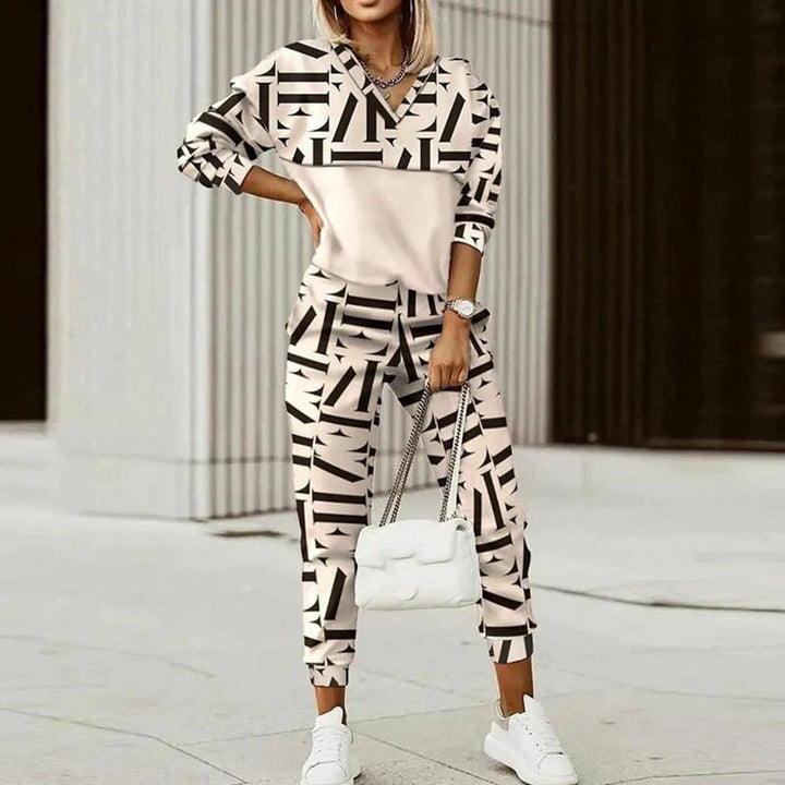 Tuta sportiva donna elegante comoda, completo felpa con mezza zip e pantaloni joggers. Per stile sporty chic.