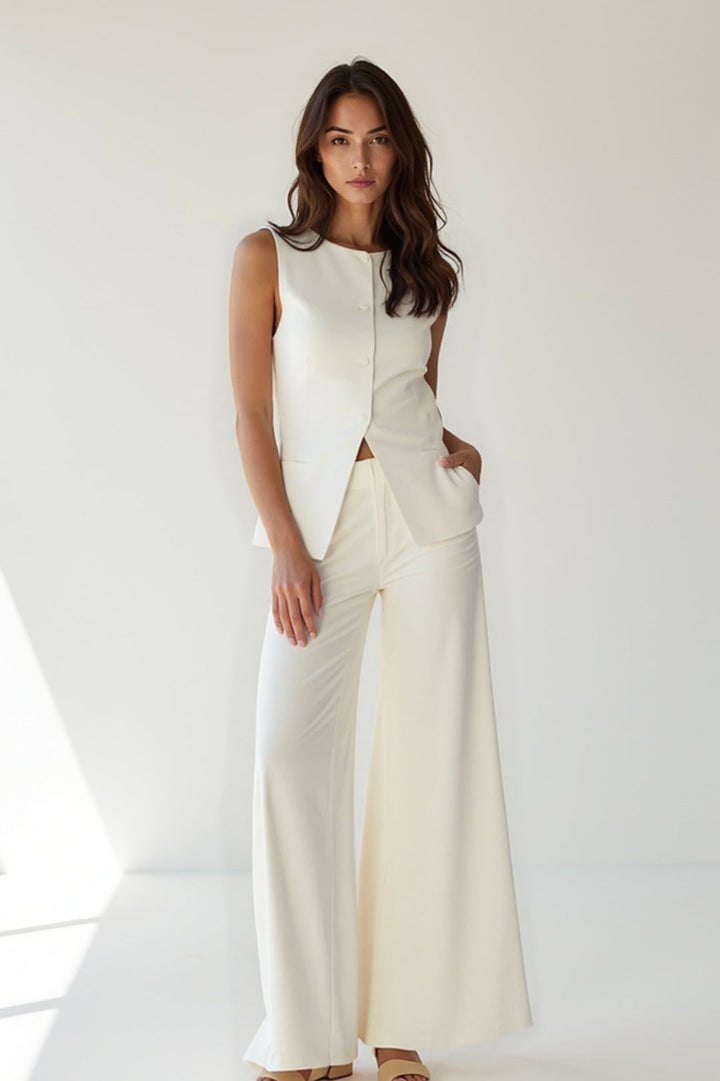 Completo coordinato donna elegante: gilet sartoriale e pantaloni a gamba larga. Ideale per look chic e cerimonia.