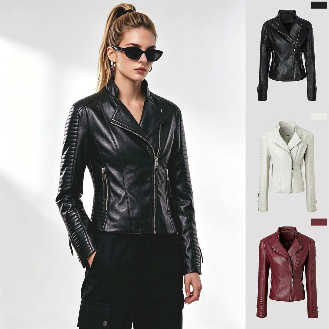 Giacca donna con zip asimmetrica e cuciture trapuntate sulle spalle, ideale per un look da biker sofisticato.