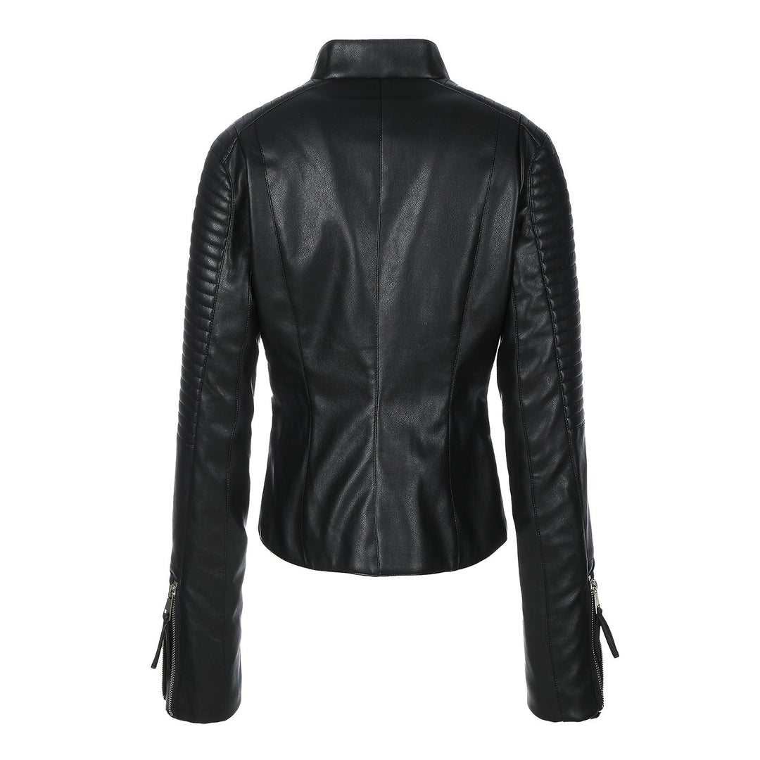 Giacca da donna versatile stile moto biker, con design moderno e dettagli trapuntati, perfetta per ogni occasione.