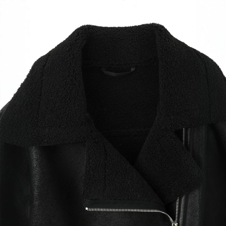 Design unico giacca donna aviatore con cerniera asimmetrica. Stile motociclista per moda urbana e casual autunno/inverno.