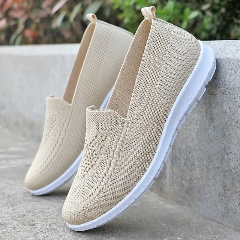 Sneakers slip-on donna antiscivolo con supporto ortopedico, ideali per comfort e camminata.