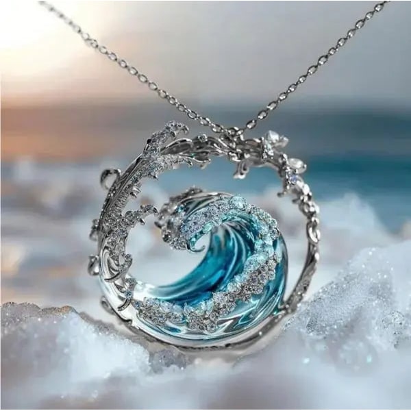 Collana donna mare con design a onda e cristalli brillanti. Gioiello scintillante, accessorio oceano elegante.