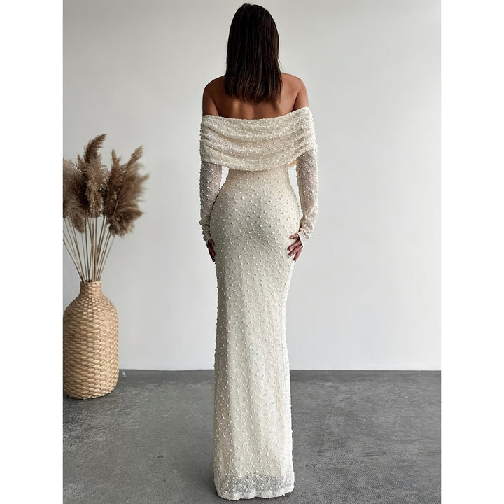 Abito maxi scollato a V profondo color crema per donna, con maniche lunghe, ideale per eventi di sera.