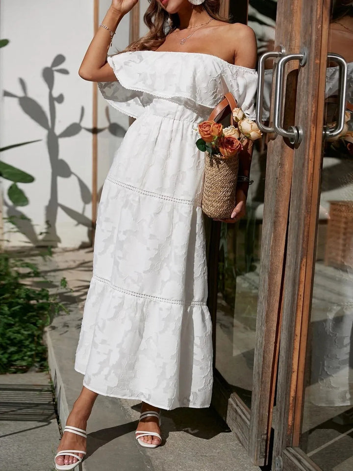 Vestito lungo donna jacquard per cerimonia, con eleganti volant e design a spalle scoperte. Chic e raffinato.