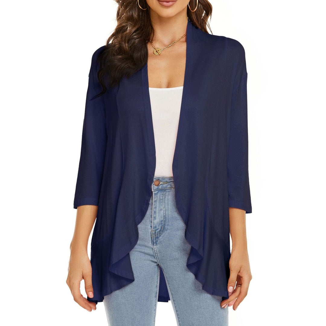 Cardigan donna versatile e aperto, con maniche 3/4. Ideale come strato casual o elegante.
