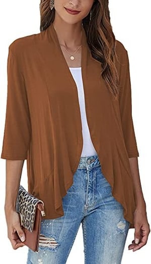 Cardigan donna morbido e leggero, con drappeggio sulle maniche 3/4. Ideale per primavera.