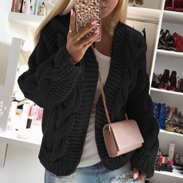 Cardigan donna oversize a trecce spesso e aperto, ideale per look casual autunno/inverno.