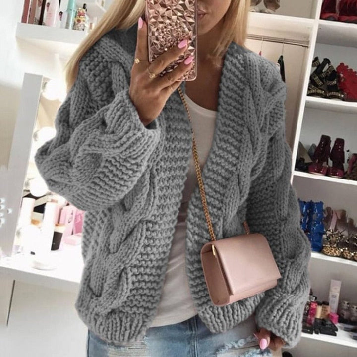 Morbido cardigan donna oversize spesso con maglia a trecce, design aperto, stile casual autunno/inverno.