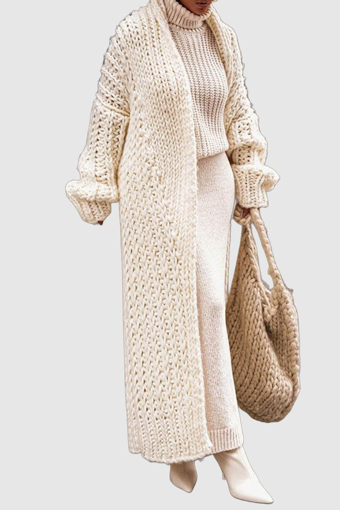 Modello di cardigan donna oversize aperto, ideale per un look casual elegante e alla moda in inverno.