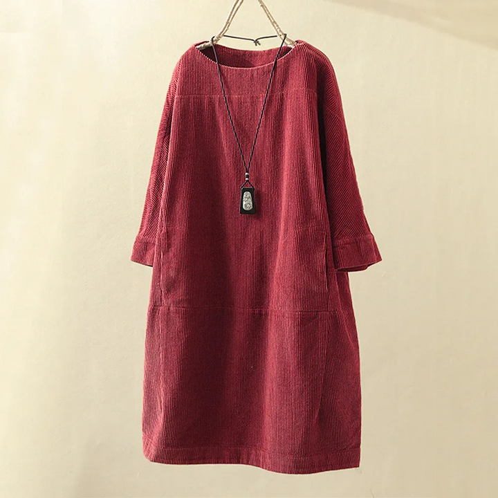 Abito oversize donna casual con maniche lunghe, perfetto per il comfort quotidiano e lo stile rilassato.