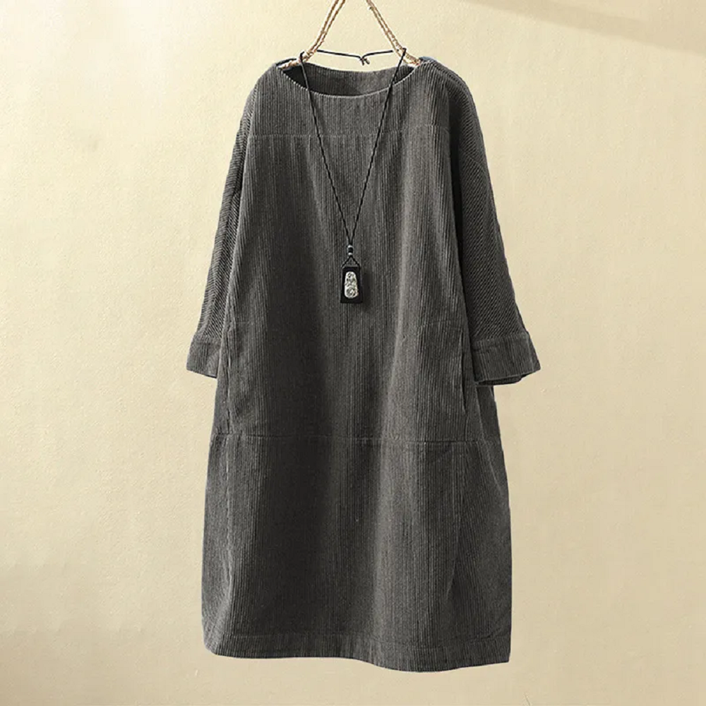 Elegante abito oversize donna a maniche lunghe per l'autunno, ideale per un look casual confortevole.