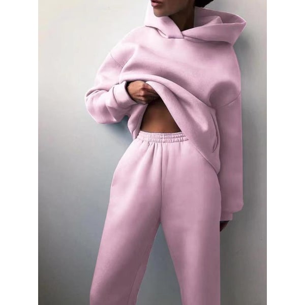 Tuta donna oversize con hoodie e jogger, un coordinato perfetto per un look casual e confortevole.