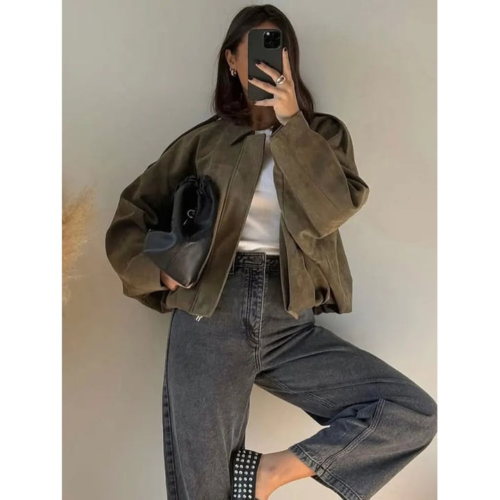 Giacca donna bomber oversize con colletto pieghevole e spalle cadenti, un must per la primavera.