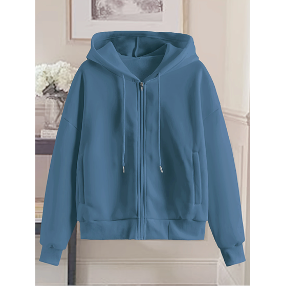 Modella indossa felpa oversize donna con zip, cappuccio e tasche, perfetta per look casual comfort.