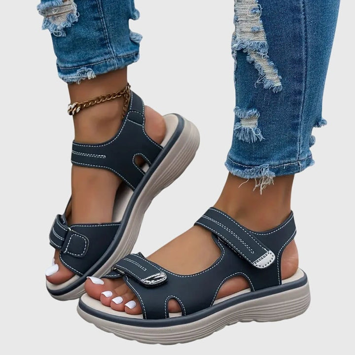 Sandali donna da passeggio con plateau, comfort e supporto ortopedico per lunghe camminate estive.