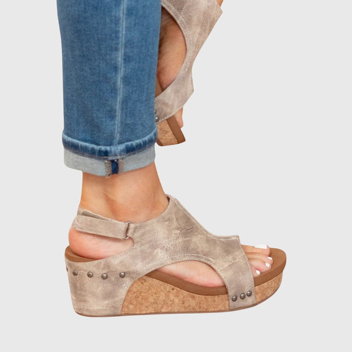 Sandali donna estivi con zeppa comoda, cinturino regolabile, perfetti per look eleganti e casual.