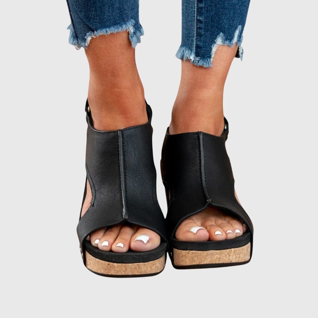 Eleganti sandali con zeppa donna, colore neutro, ideali per abbinamenti estivi versatili e di moda.
