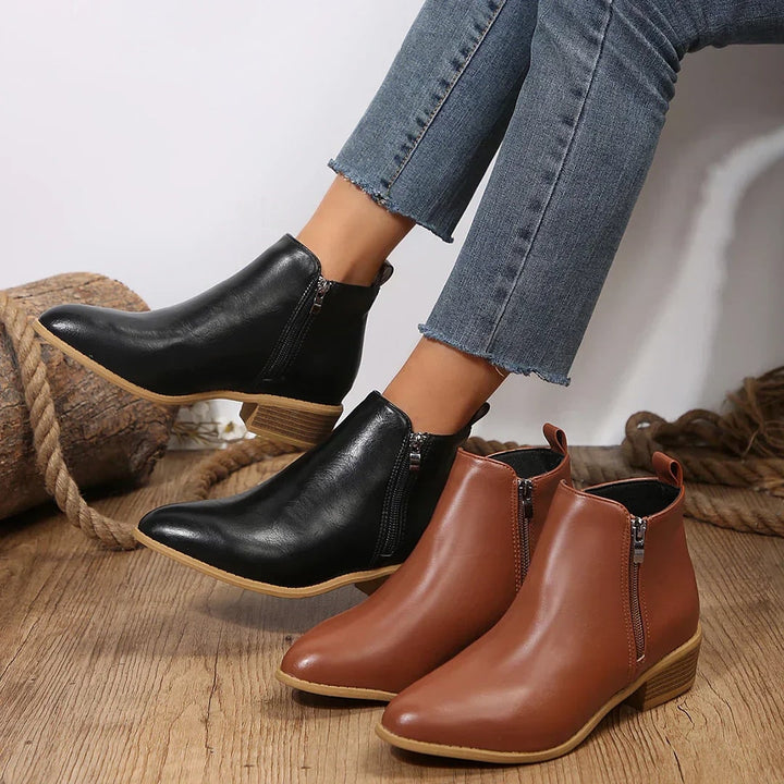 Stivaletti donna versatili autunno/primavera con punta affusolata, tacco largo e cerniera. Calzature eleganti e comode.