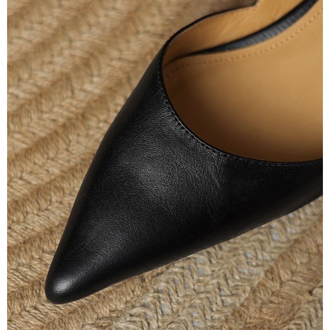 Décolleté da donna per ufficio, tacco basso e punta affusolata, un must-have per la moda.