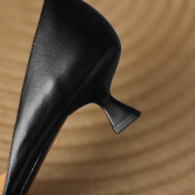 Décolleté donna moda: tacco basso e punta affusolata, un classico senza tempo per l'eleganza.