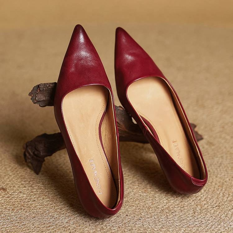 Décolleté rosa cipria, tacco gattino e punta affusolata, scarpe da sera raffinate donna.