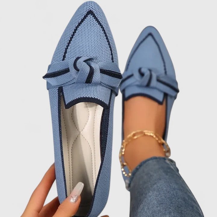 Ballerine eleganti da donna slip-on con punta affusolata e nodo decorativo, perfette per ogni occasione.