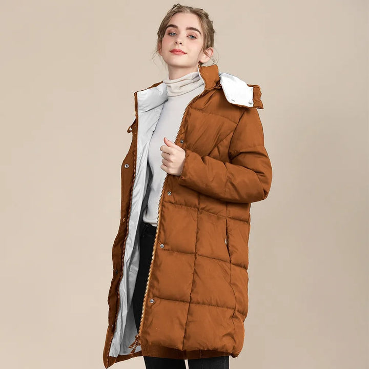Cappotto piumino lungo trapuntato donna marrone con cappuccio, ideale per l'inverno, caldo e anti-vento.