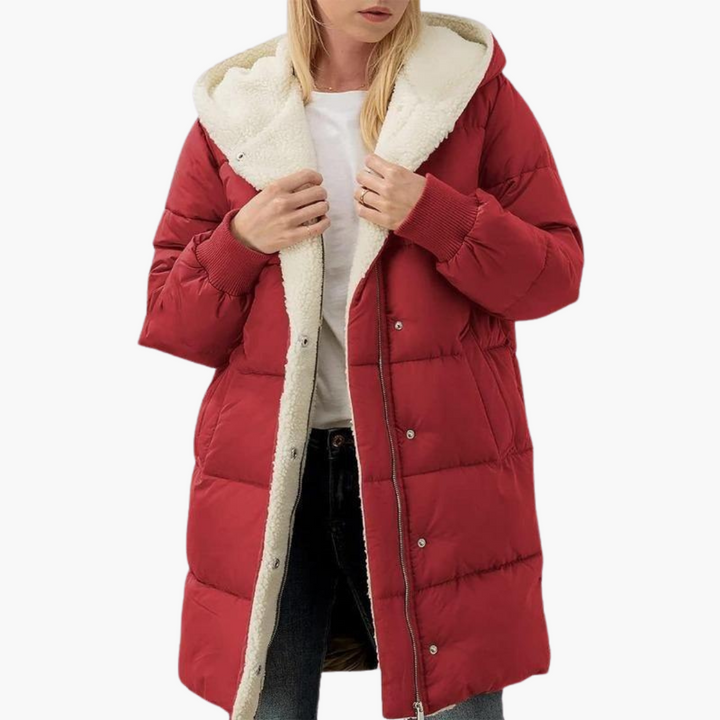 Giacca piumino donna con cappuccio, trapuntatura classica per un look raffinato. Calore garantito.